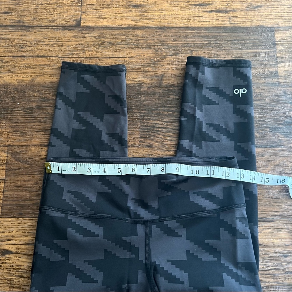 Alo Crop Leggings SZ S - Picture 5 of 7